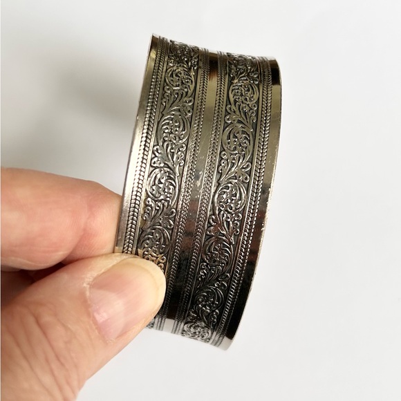 Women Adjustable Silver Colour Cuff Bracelet, Bangle - Picture 4 of 6